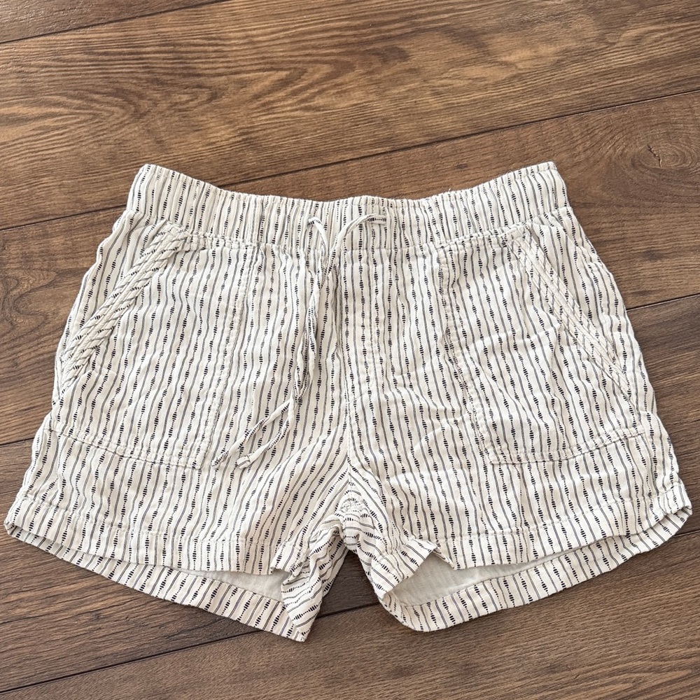 Striped White and Black Shorts Old Navy